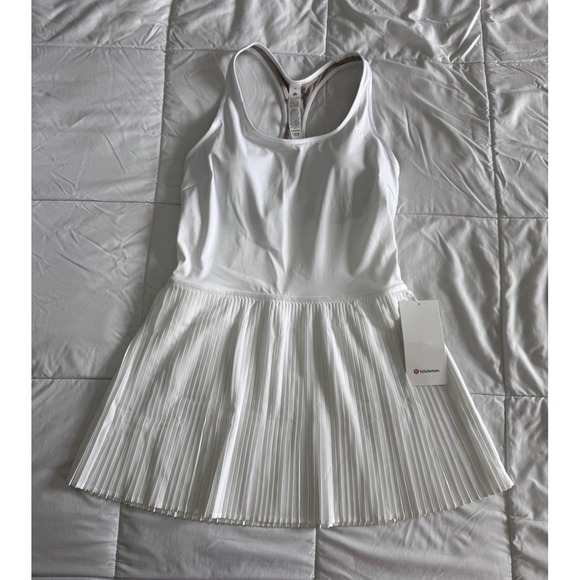 New Lululemon SCOOP NECK PLEATED TENNIS DRESS WHITE Size 10 Built In Bra B/C - Picture 1 of 10